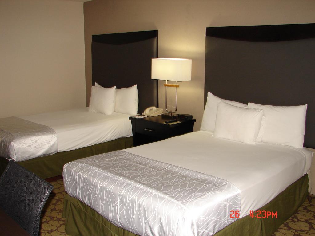 Hotel Ramada Plaza By Wyndham Charlotte South End Airport Exterior foto
