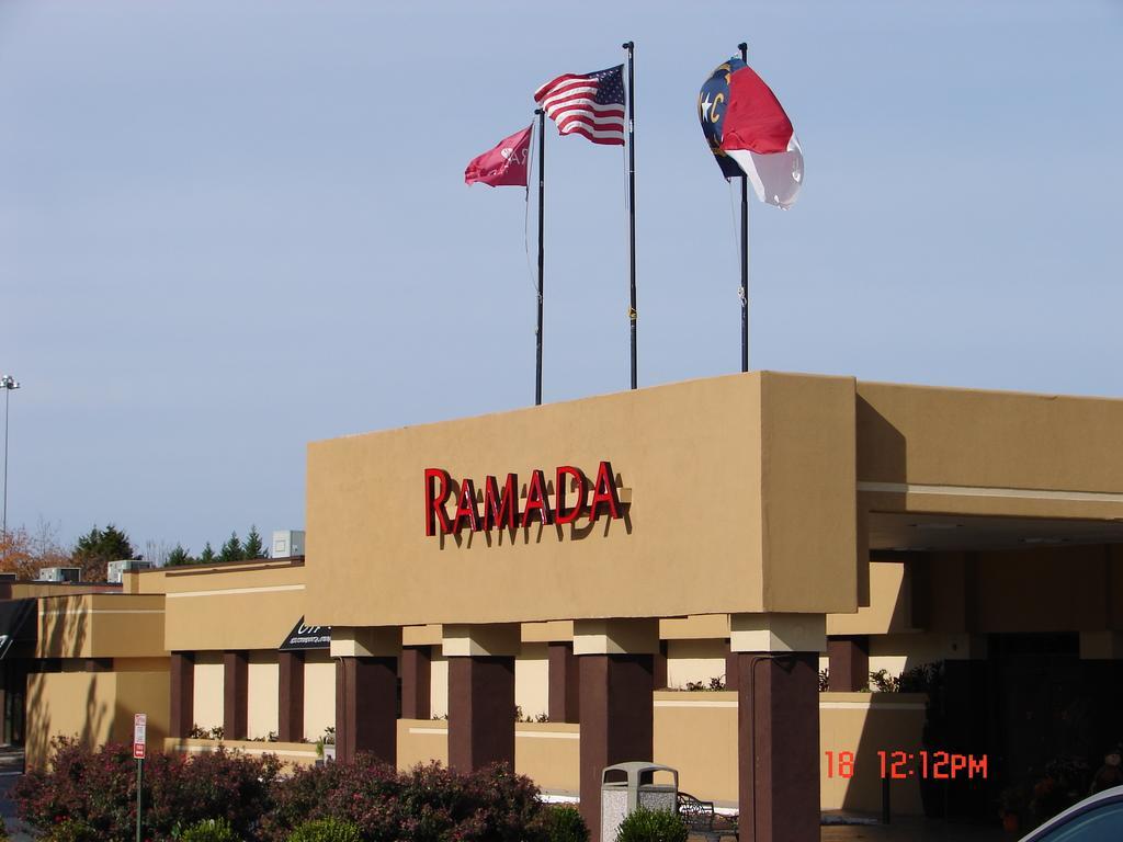 Hotel Ramada Plaza By Wyndham Charlotte South End Airport Exterior foto