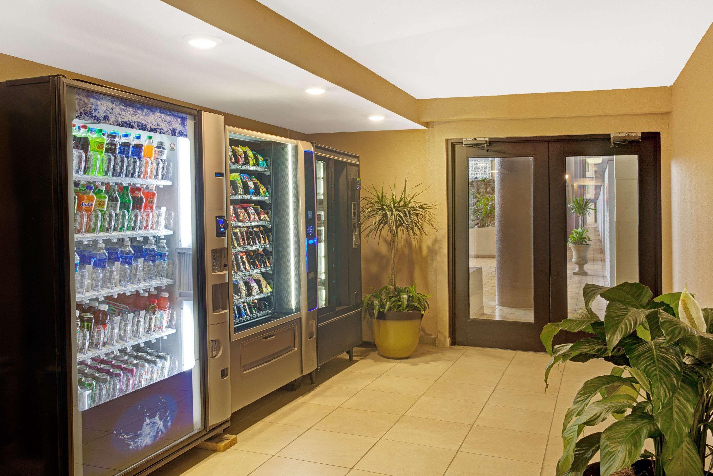 Hotel Ramada Plaza By Wyndham Charlotte South End Airport Exterior foto