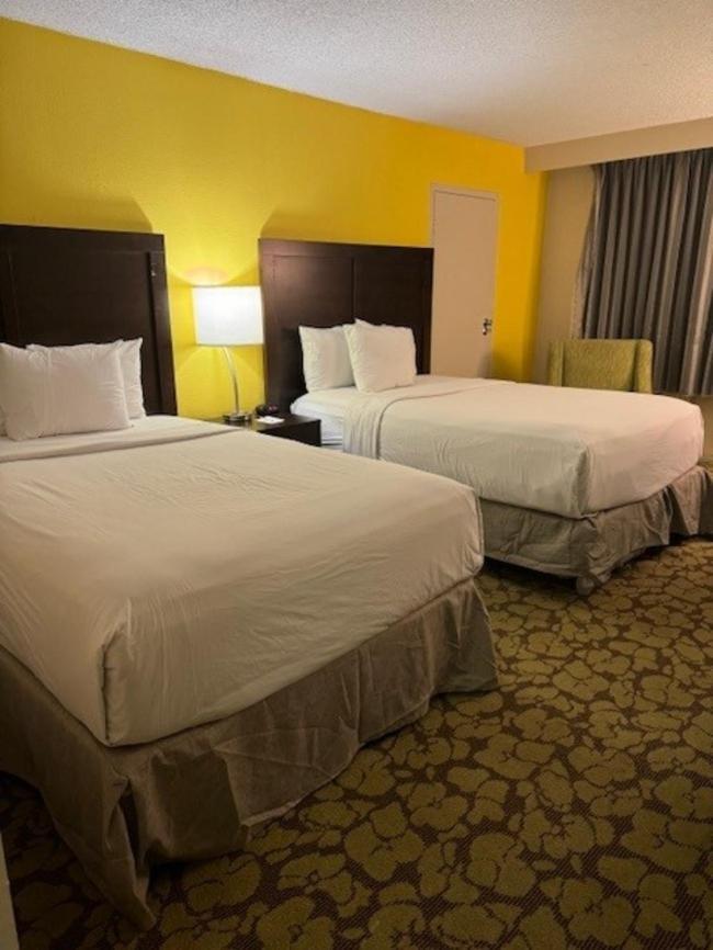 Hotel Ramada Plaza By Wyndham Charlotte South End Airport Exterior foto
