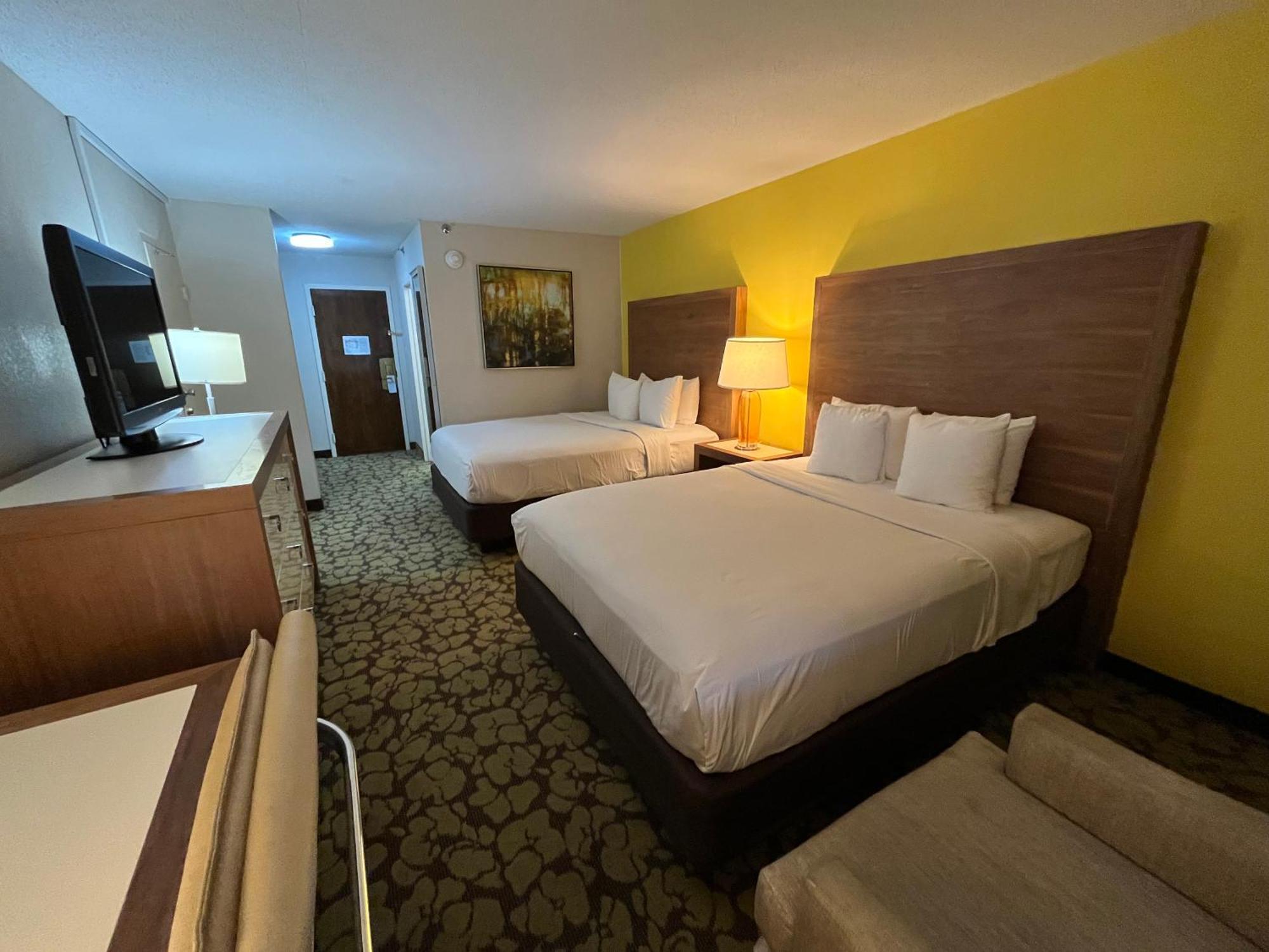 Hotel Ramada Plaza By Wyndham Charlotte South End Airport Exterior foto
