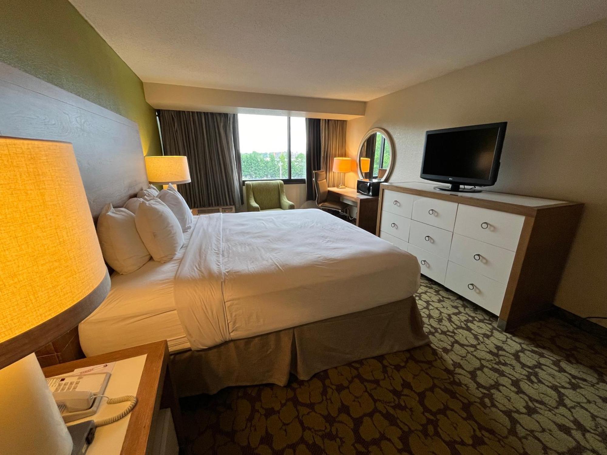 Hotel Ramada Plaza By Wyndham Charlotte South End Airport Exterior foto