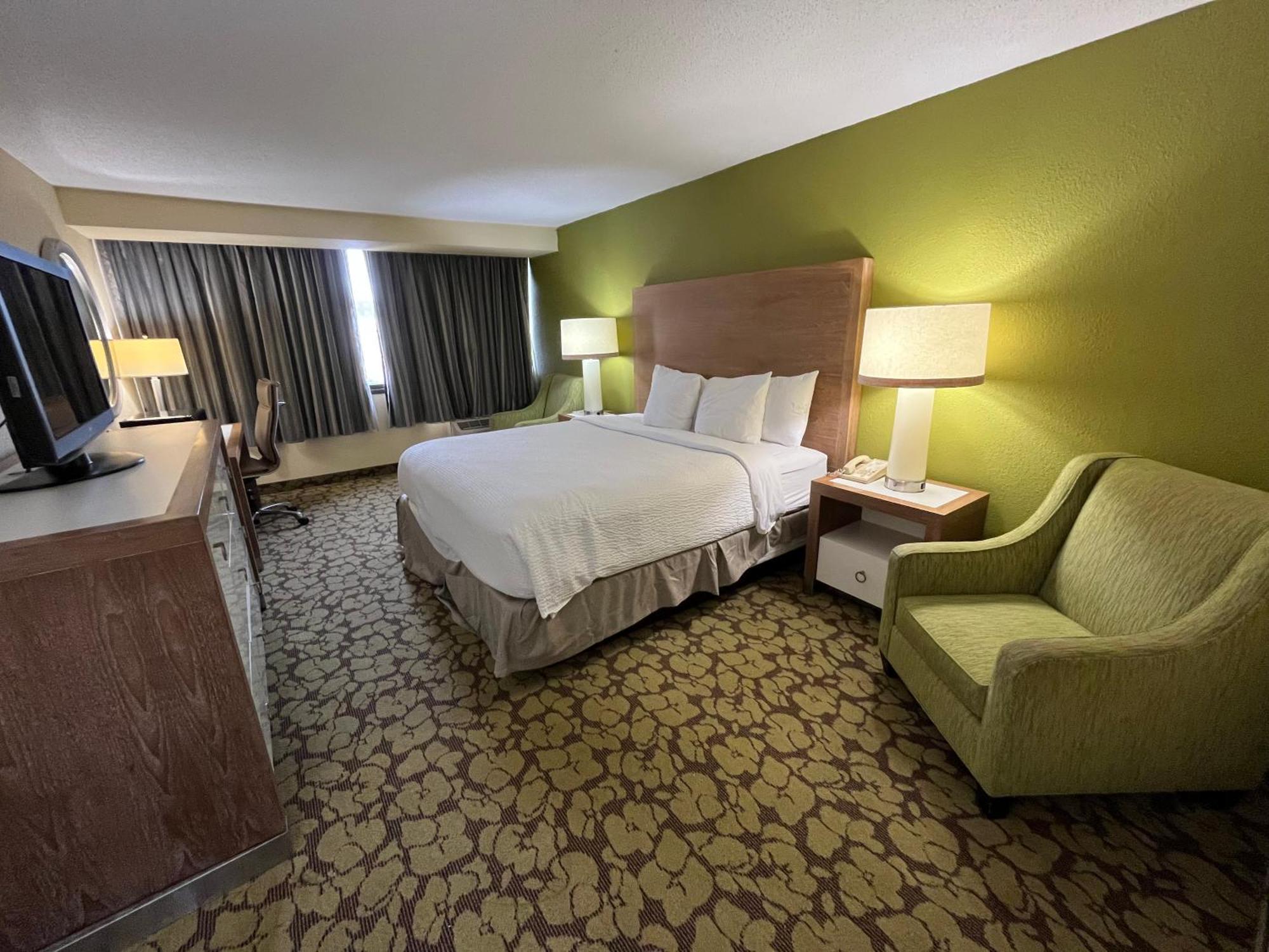 Hotel Ramada Plaza By Wyndham Charlotte South End Airport Exterior foto
