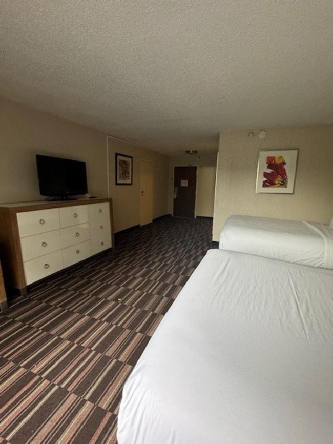 Hotel Ramada Plaza By Wyndham Charlotte South End Airport Exterior foto