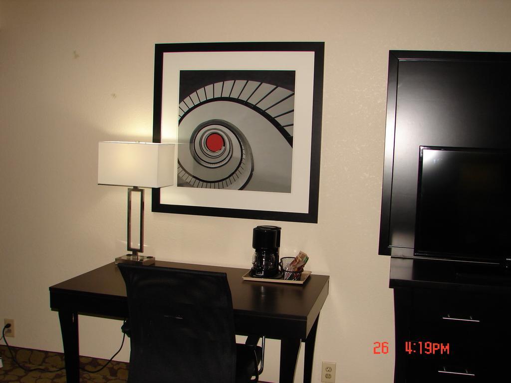 Hotel Ramada Plaza By Wyndham Charlotte South End Airport Exterior foto