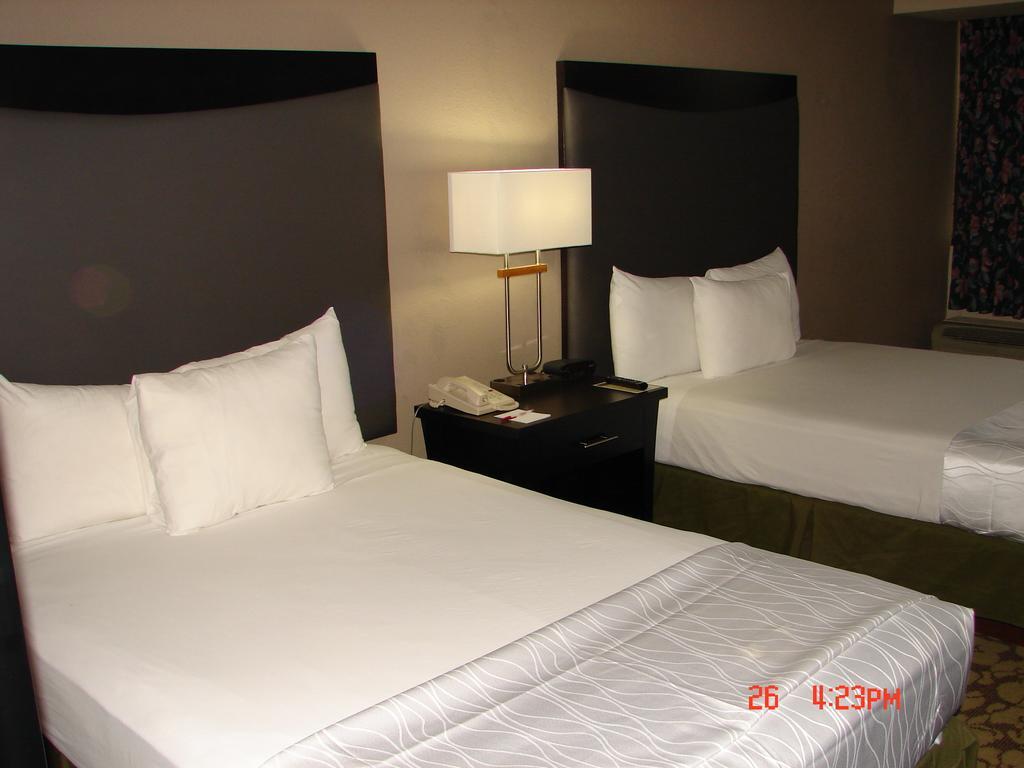 Hotel Ramada Plaza By Wyndham Charlotte South End Airport Exterior foto