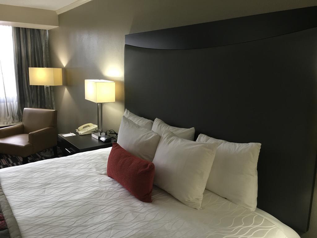 Hotel Ramada Plaza By Wyndham Charlotte South End Airport Exterior foto