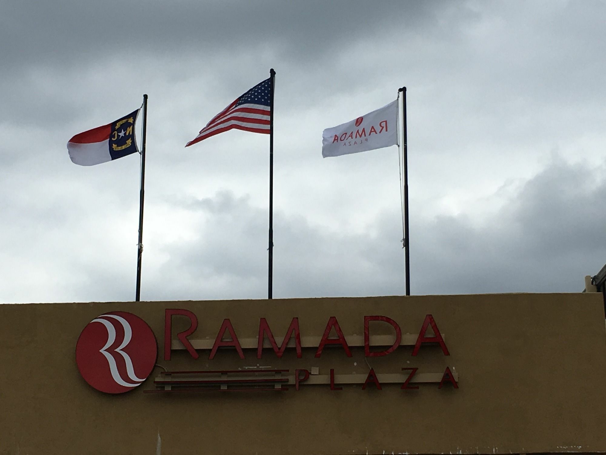 Hotel Ramada Plaza By Wyndham Charlotte South End Airport Exterior foto